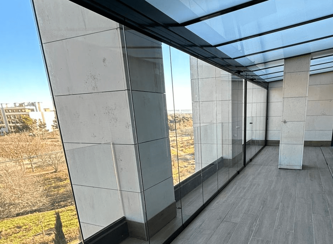 La mejor empresa de cortina de cristal en Madrid